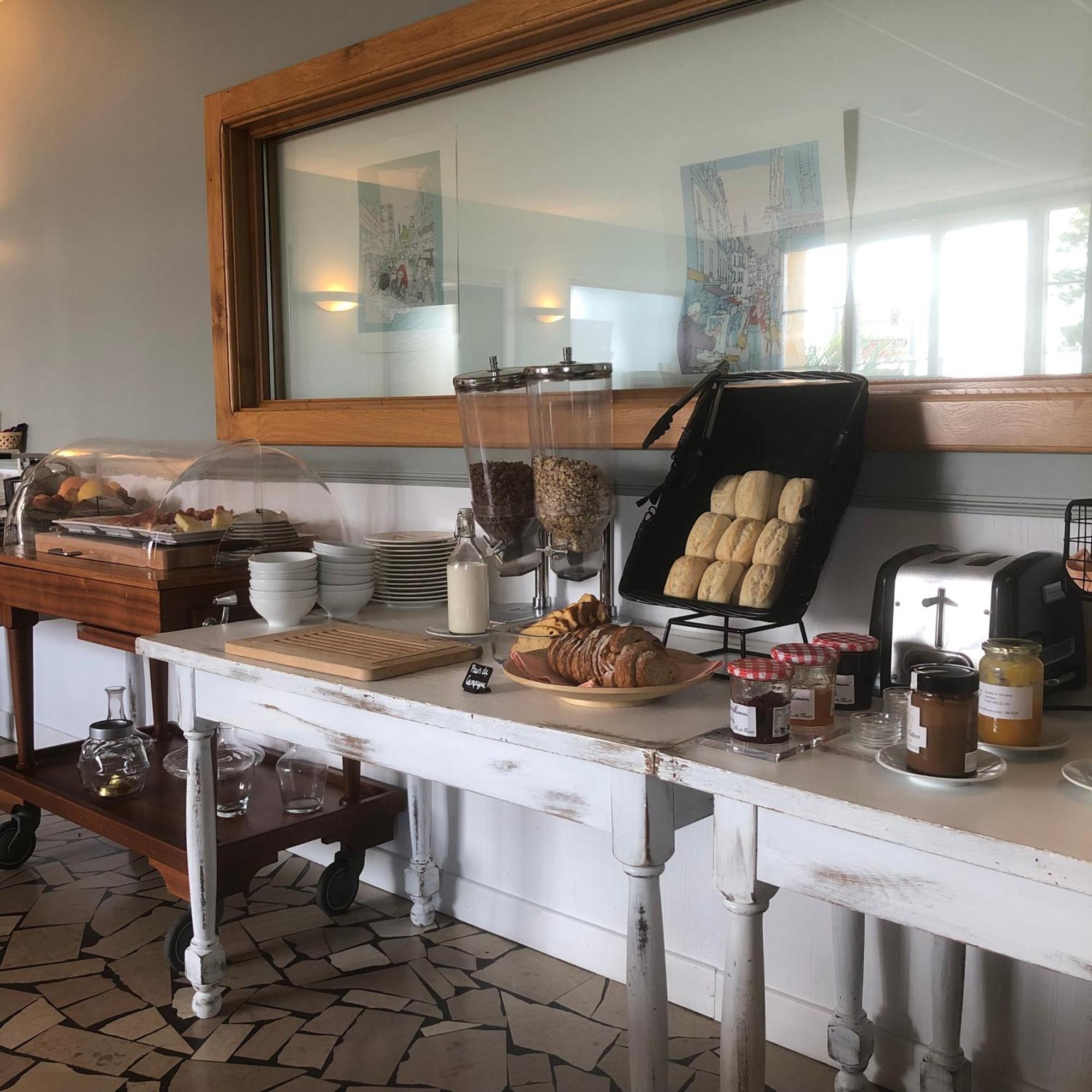 Logis L'Auberge Du Gros Silly-sur-Nied Екстер'єр фото