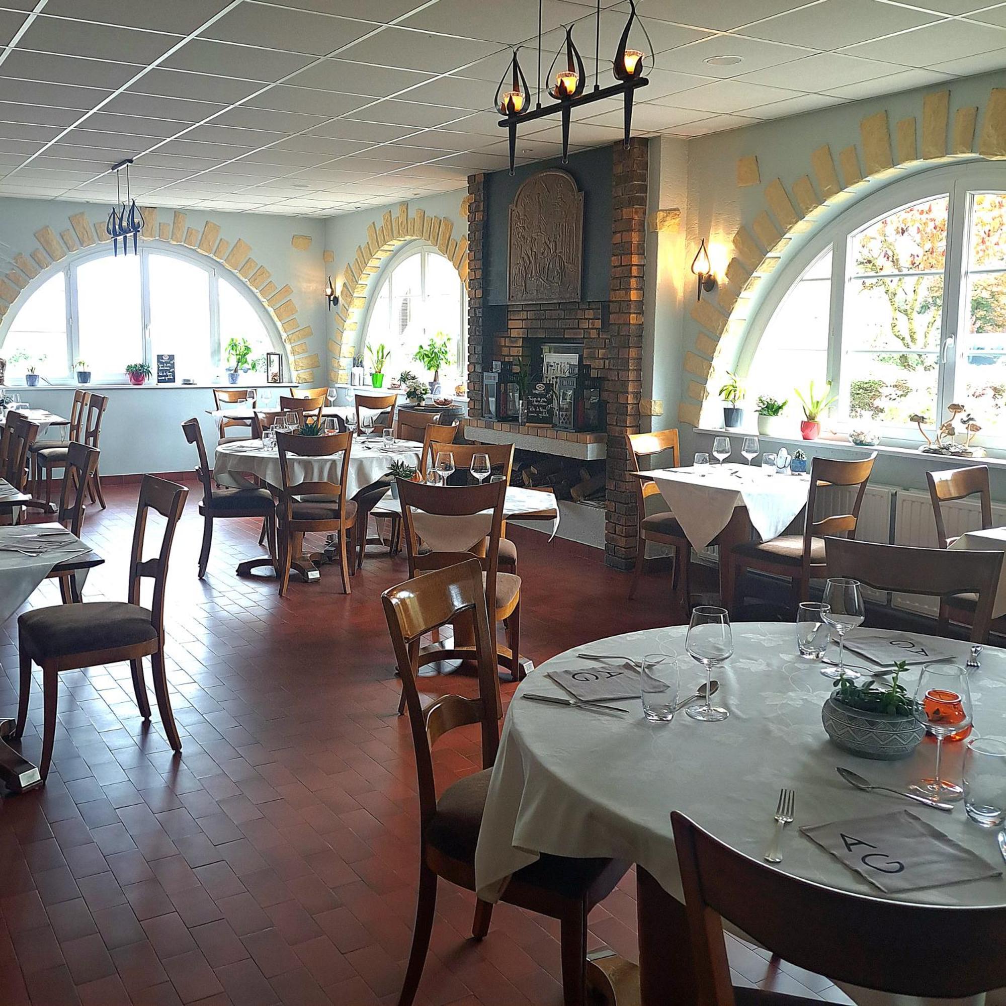 Logis L'Auberge Du Gros Silly-sur-Nied Екстер'єр фото