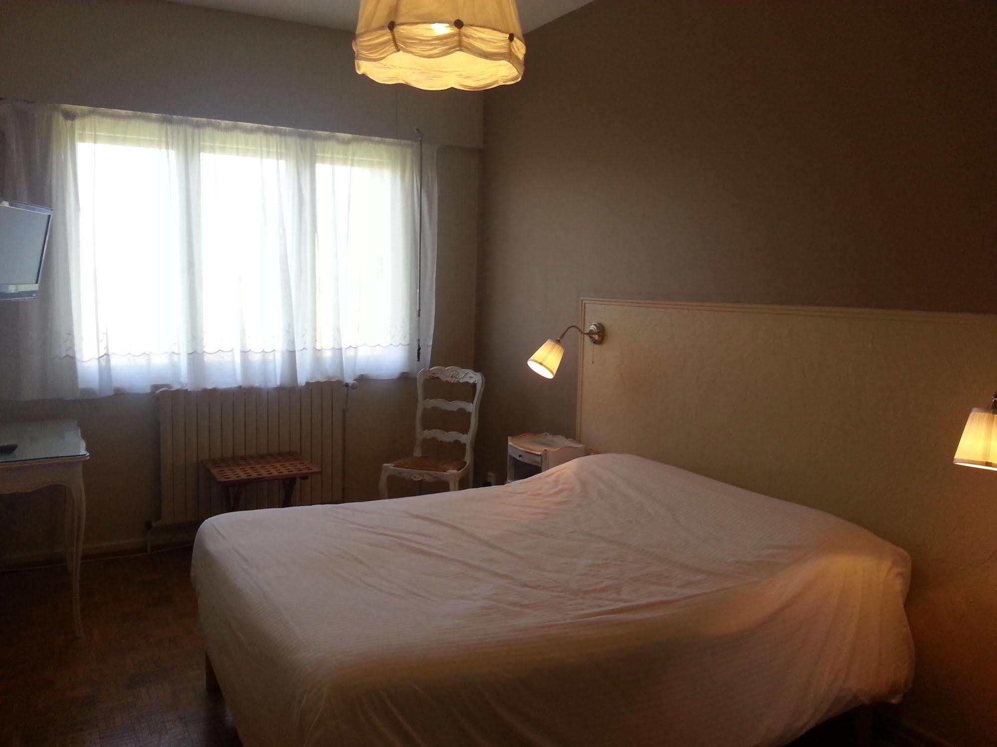 Logis L'Auberge Du Gros Silly-sur-Nied Екстер'єр фото